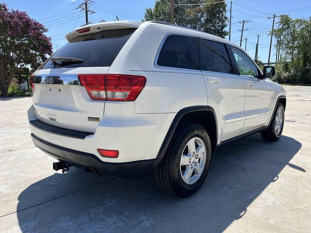 Photo of 2011 Stone White Clearcoat Jeep Grand Cherokee