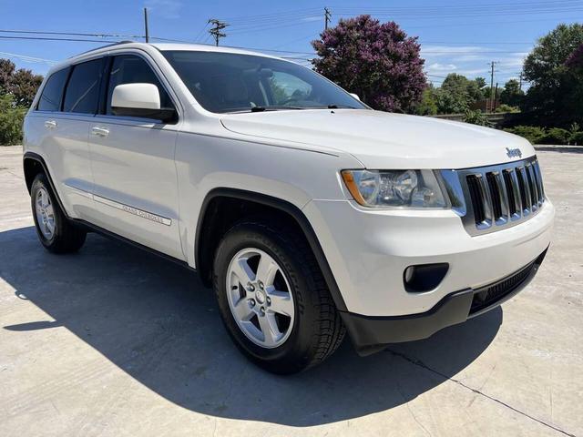 Photo of 2011 Stone White Clearcoat Jeep Grand Cherokee