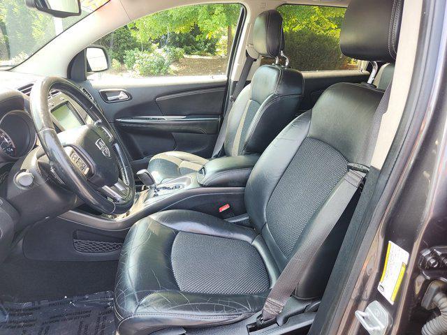 Photo of 2016 Granite Crystal Metallic Clearcoat Dodge Journey