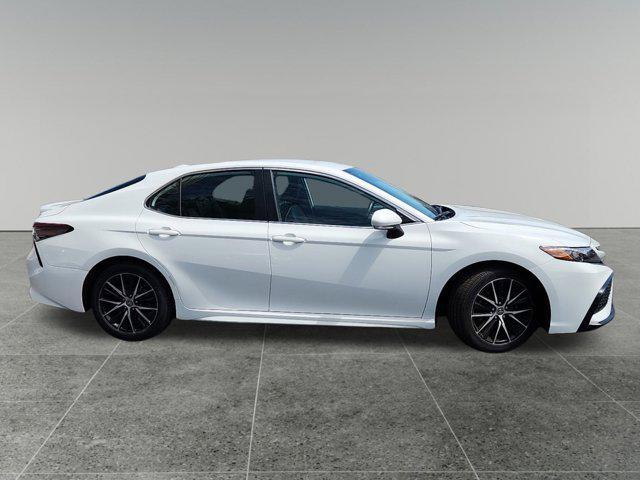 Photo of 2022 White Toyota Camry