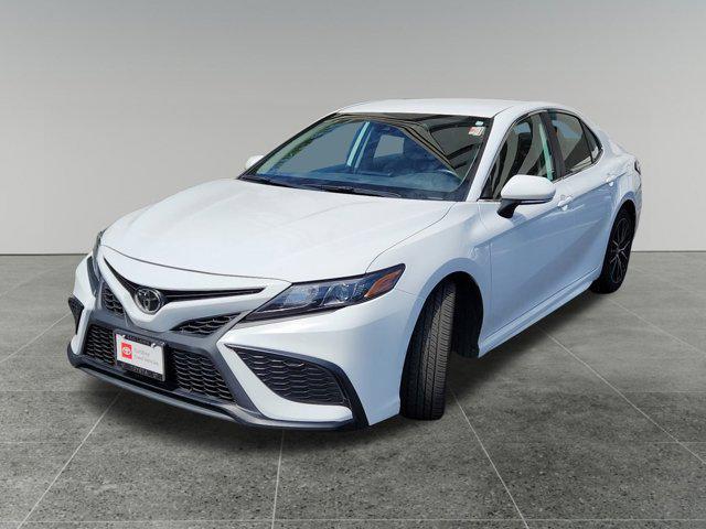 Photo of 2022 White Toyota Camry