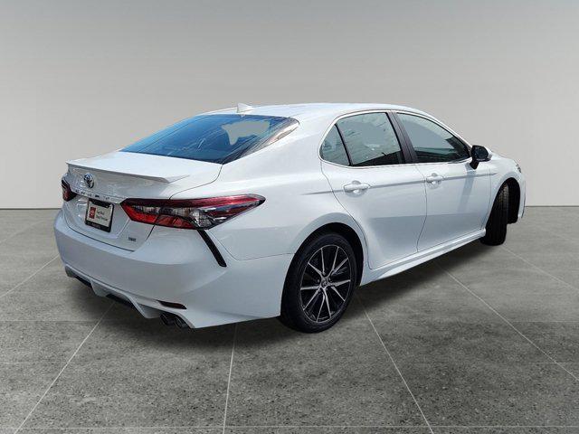 Photo of 2022 White Toyota Camry