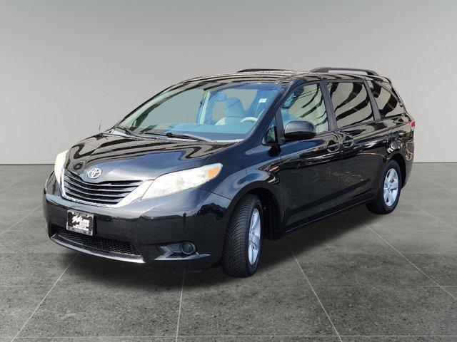 Photo of 2014 Black Toyota Sienna