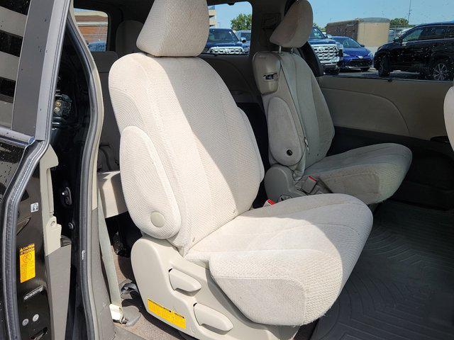 Photo of 2014 Black Toyota Sienna