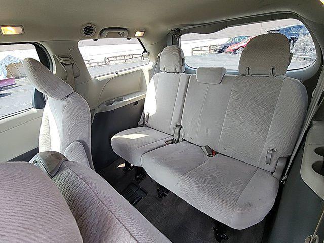 Photo of 2014 Black Toyota Sienna