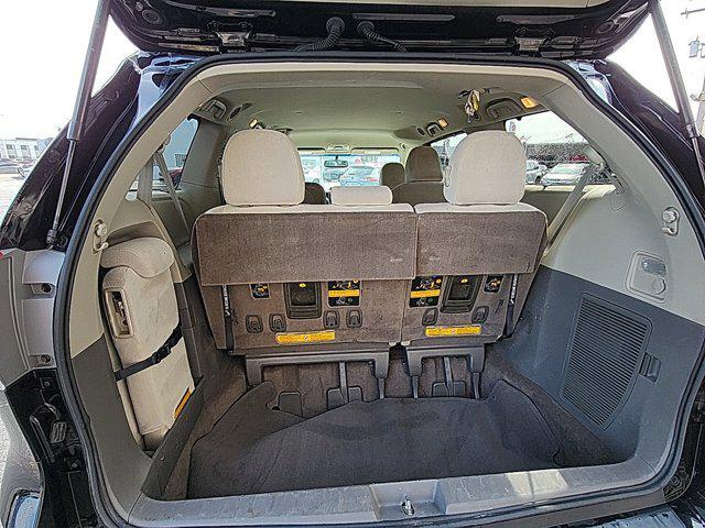 Photo of 2014 Black Toyota Sienna