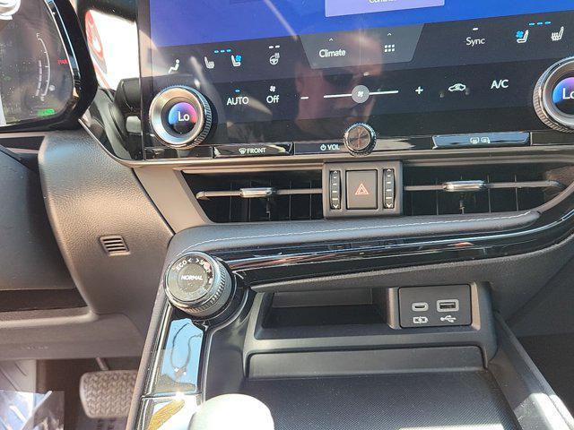 Photo of 2024 Atomic Silver Lexus NX 350h