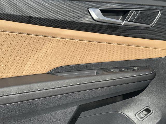 Photo of 2026 Deep Black Pearl Volkswagen Atlas Cross Sport