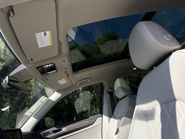 Photo of 2025 Pure Gray Volkswagen Atlas