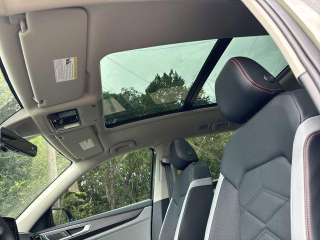 Photo of 2025 Pure Gray Volkswagen Atlas