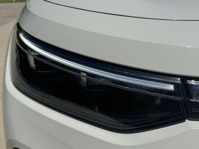 Photo of 2025 Sandstone Volkswagen Tiguan