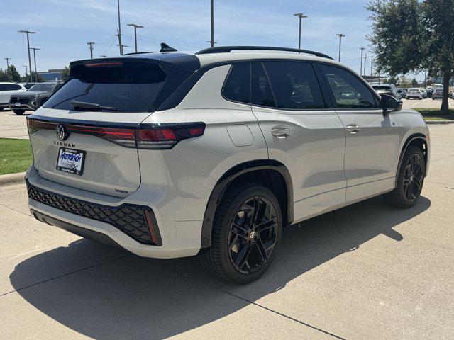 Photo of 2025 Sandstone Volkswagen Tiguan