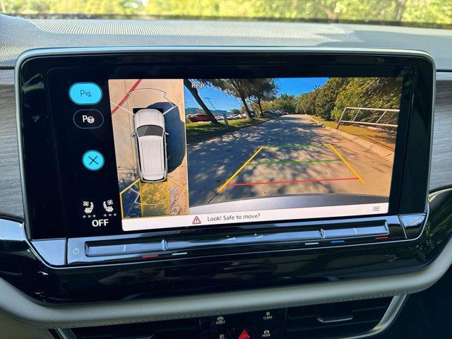 Photo of 2025 Opal White Pearl Volkswagen Atlas
