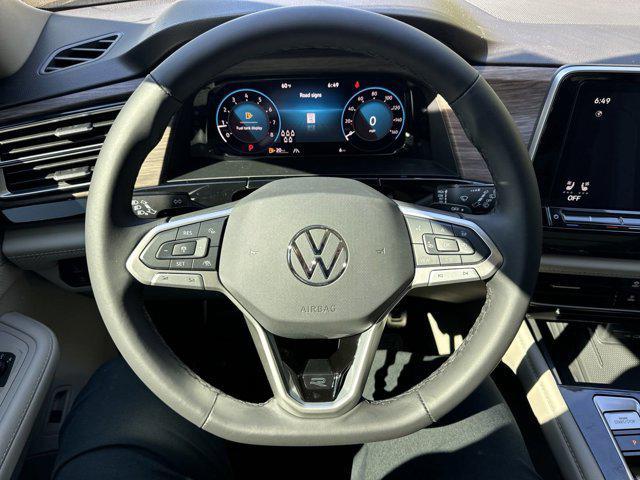 Photo of 2025 Opal White Pearl Volkswagen Atlas