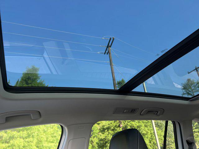 Photo of 2024 Pure White Volkswagen Tiguan