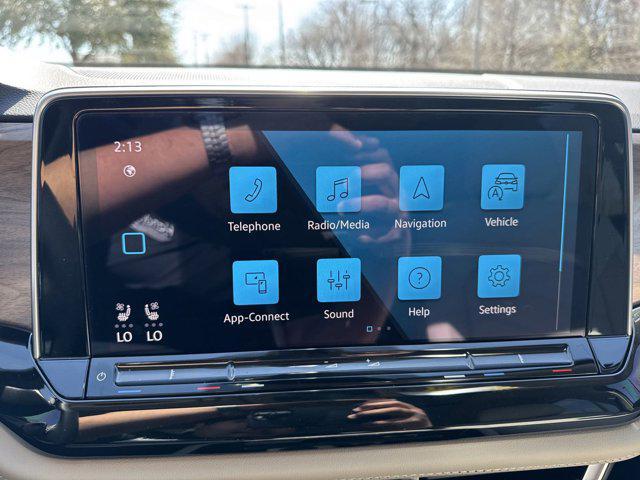Photo of 2026 avocado green pearl Volkswagen Atlas