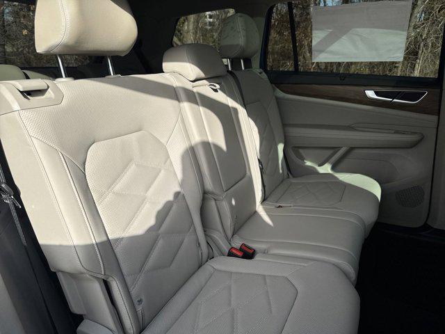 Photo of 2026 avocado green pearl Volkswagen Atlas