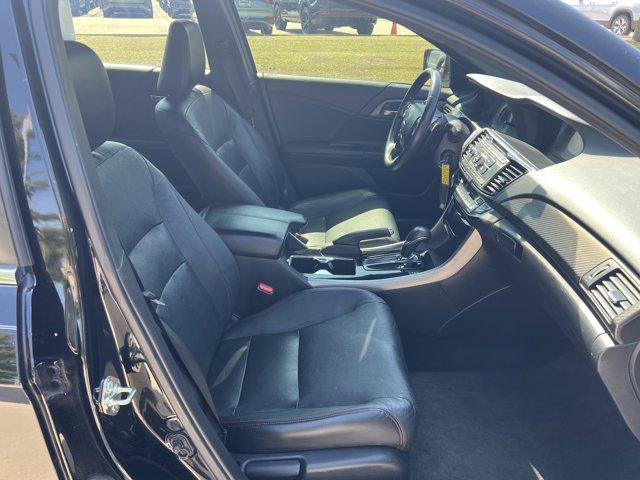 Photo of 2017 Crystal Black Pearl Honda Accord