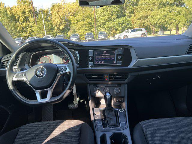 Photo of 2019 Pure White Volkswagen Jetta