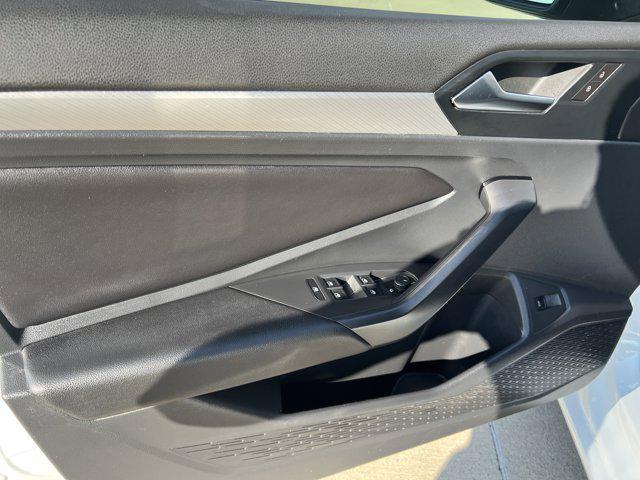 Photo of 2019 Pure White Volkswagen Jetta