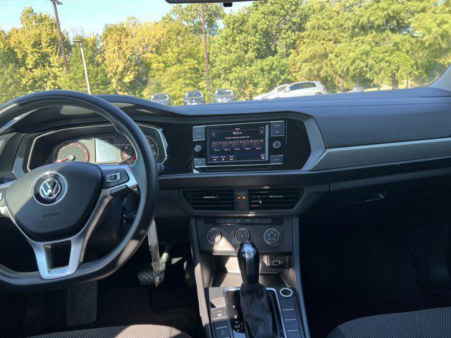Photo of 2019 Pure White Volkswagen Jetta