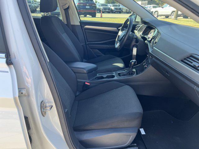 Photo of 2019 Pure White Volkswagen Jetta
