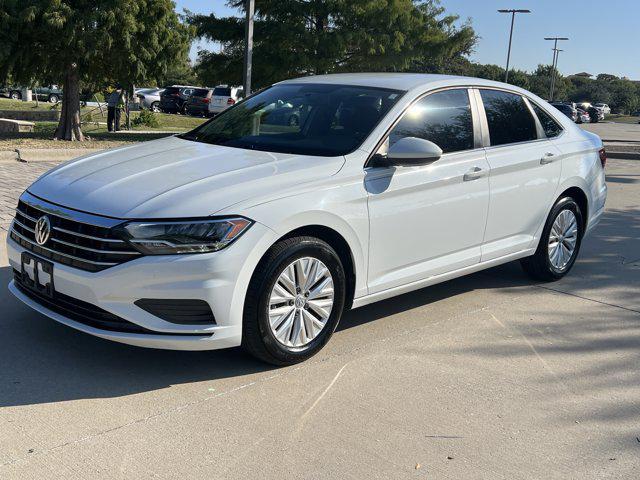 Photo of 2019 Pure White Volkswagen Jetta