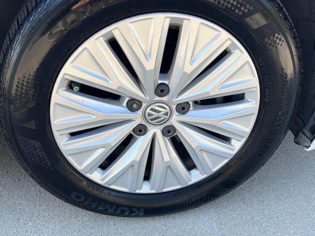 Photo of 2019 Pure White Volkswagen Jetta