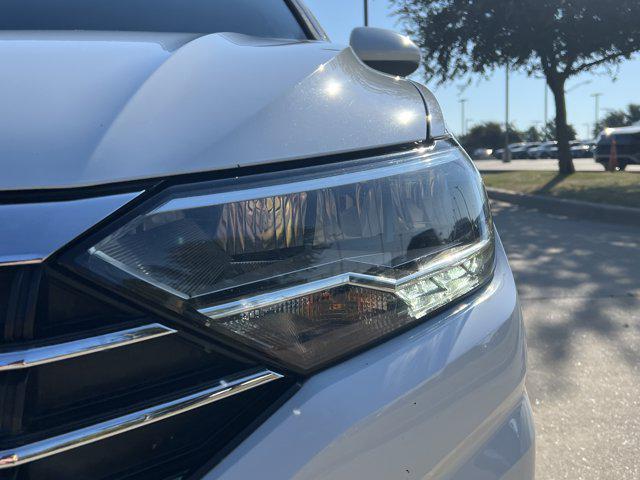 Photo of 2019 Pure White Volkswagen Jetta