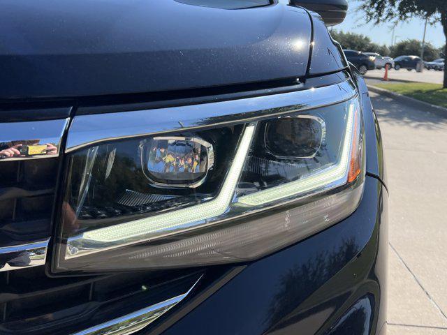 Photo of 2022 Deep Black Pearl Volkswagen Atlas