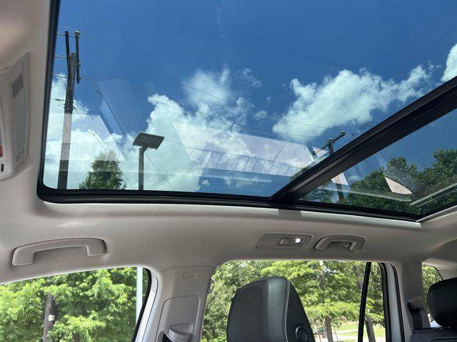 Photo of 2022 Pure White Volkswagen Tiguan