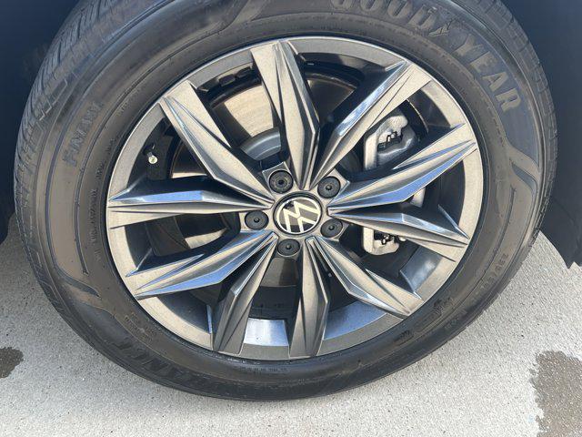 Photo of 2022 Pure White Volkswagen Tiguan