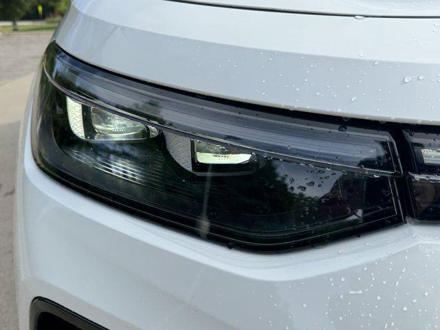 Photo of 2025 Opal White Pearl Volkswagen Tiguan