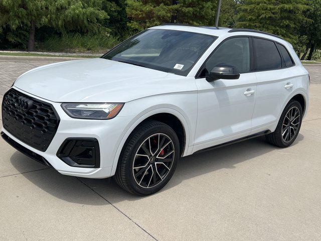 Photo of 2025 Glacier White Metallic Audi SQ5