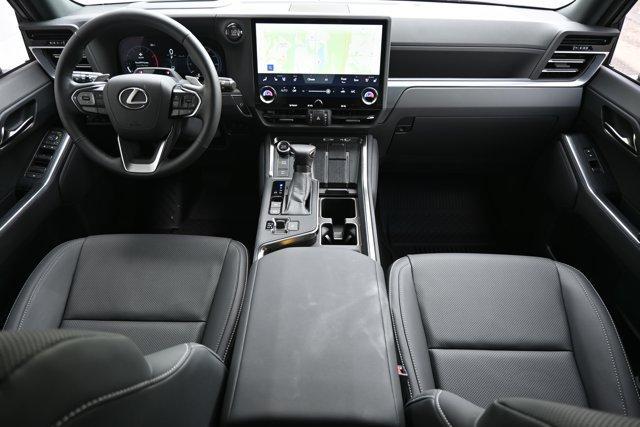 Photo of 2025 Eminent White Pearl Lexus GX 550