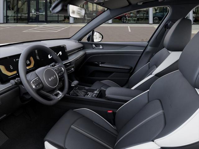 Photo of 2025 Aurora Black Pearl Kia K5