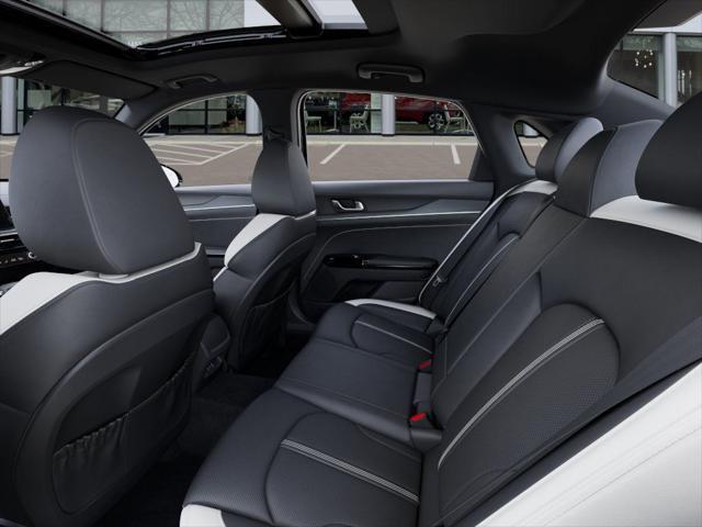 Photo of 2025 Aurora Black Pearl Kia K5