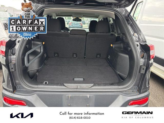 Photo of 2016 Granite Crystal Metallic Clearcoat Jeep Cherokee
