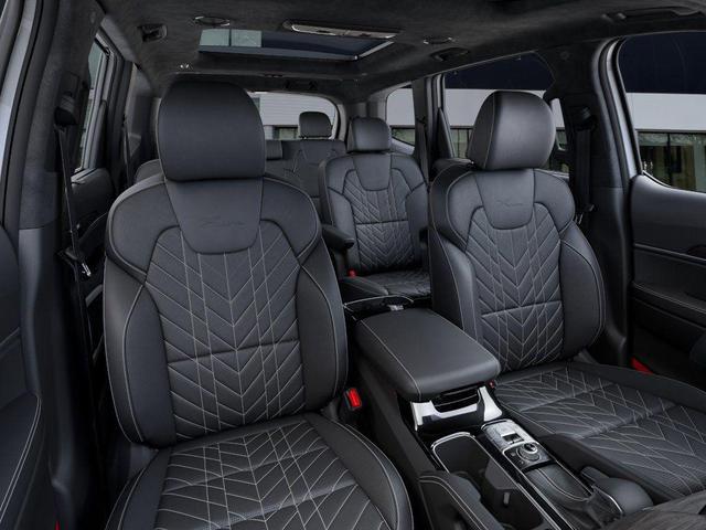 Photo of 2025 Glacial White Pearl Kia Telluride