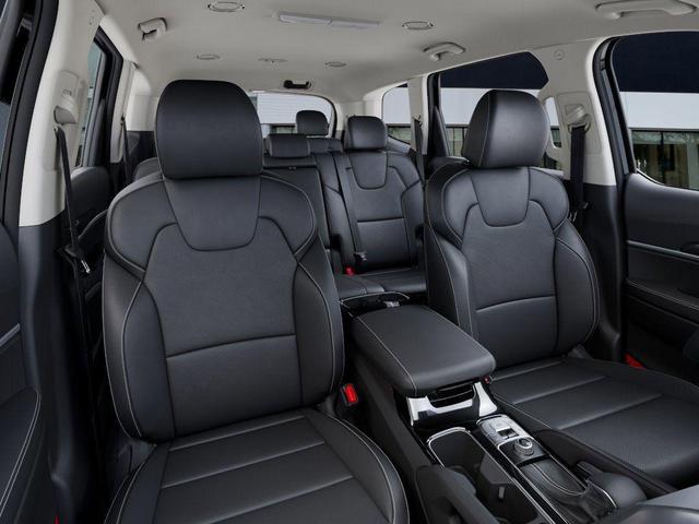Photo of 2025 Ebony Black Kia Telluride