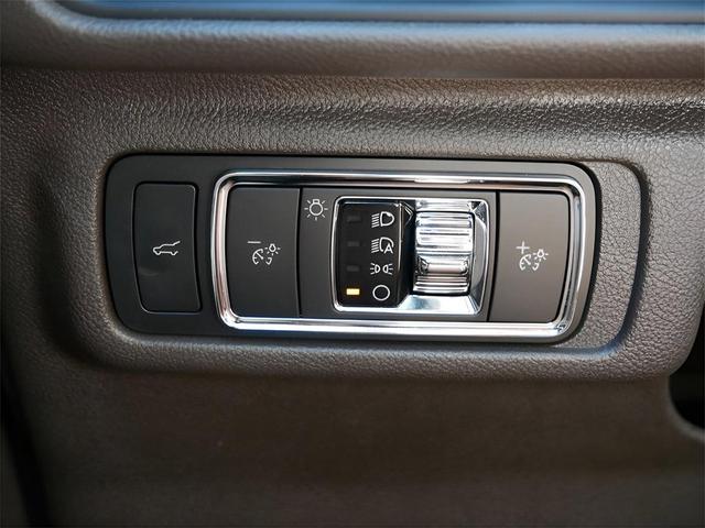 Photo of 2022 Elite Blue Metallic Clearcoat Lincoln Corsair