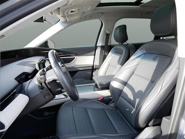 Photo of 2024 Lustrous Gray Metallic Clearcoat Lincoln Nautilus