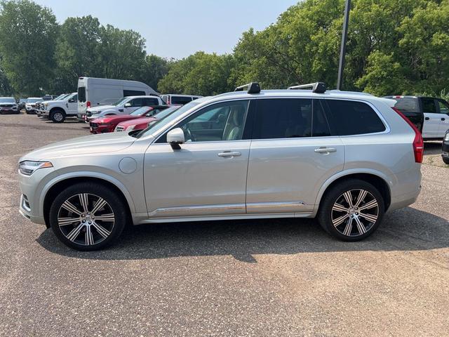 Photo of 2022 Champagne Volvo XC90 Recharge Plug-In Hybrid