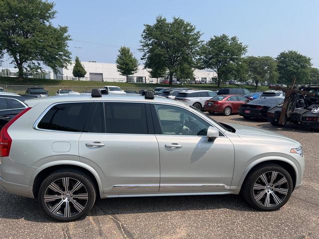 Photo of 2022 Champagne Volvo XC90 Recharge Plug-In Hybrid