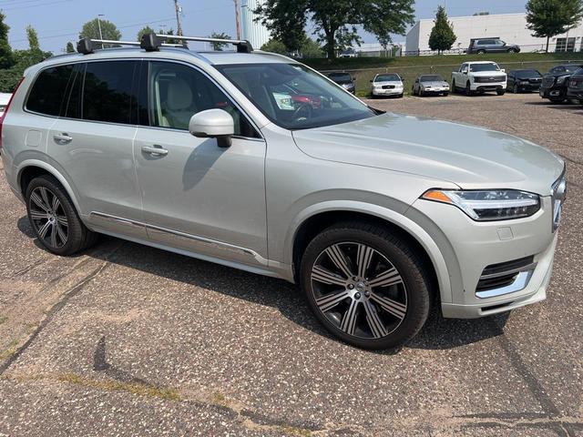Photo of 2022 Champagne Volvo XC90 Recharge Plug-In Hybrid