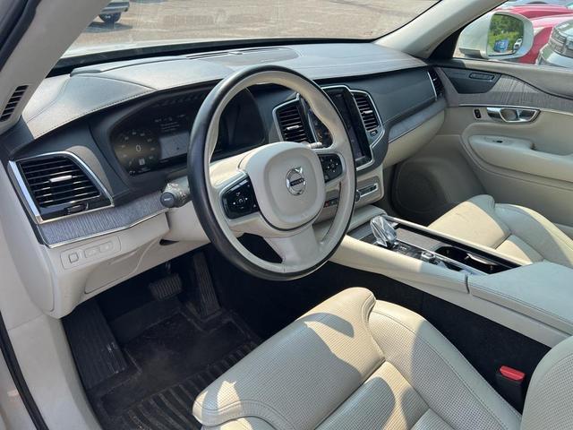 Photo of 2022 Champagne Volvo XC90 Recharge Plug-In Hybrid