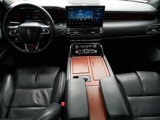 Photo of 2023 Pristine White Metallic Tri-Coat Lincoln Navigator