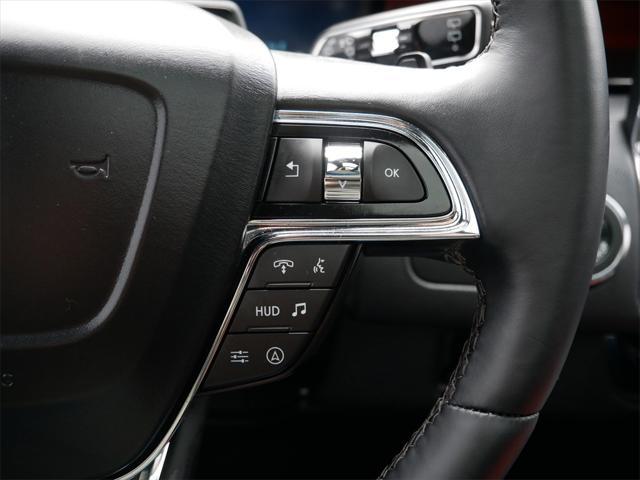 Photo of 2023 Pristine White Metallic Tri-Coat Lincoln Navigator