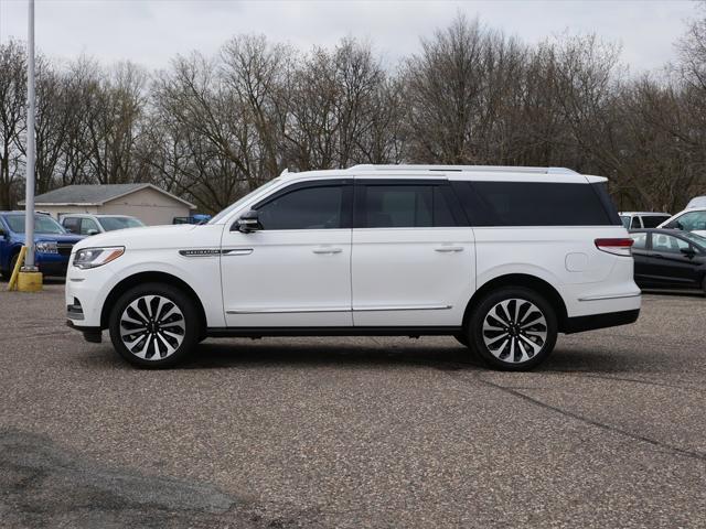Photo of 2023 Pristine White Metallic Tri-Coat Lincoln Navigator