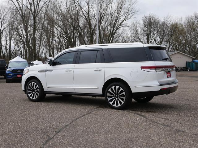 Photo of 2023 Pristine White Metallic Tri-Coat Lincoln Navigator